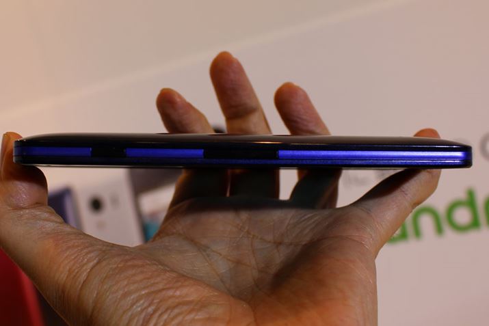 �w�ʂ���␷��オ�����{�f�B�B10mm�ȏ�̌��݂�����