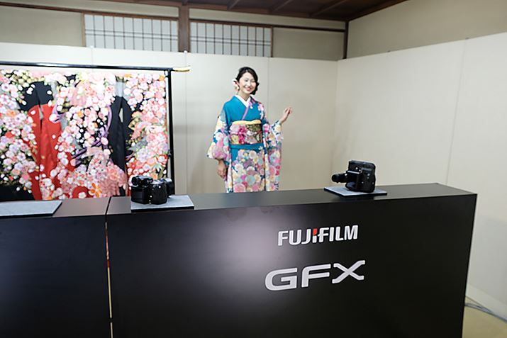 BeR[i[݂ĂA𒅂GFX 50SŎʂł