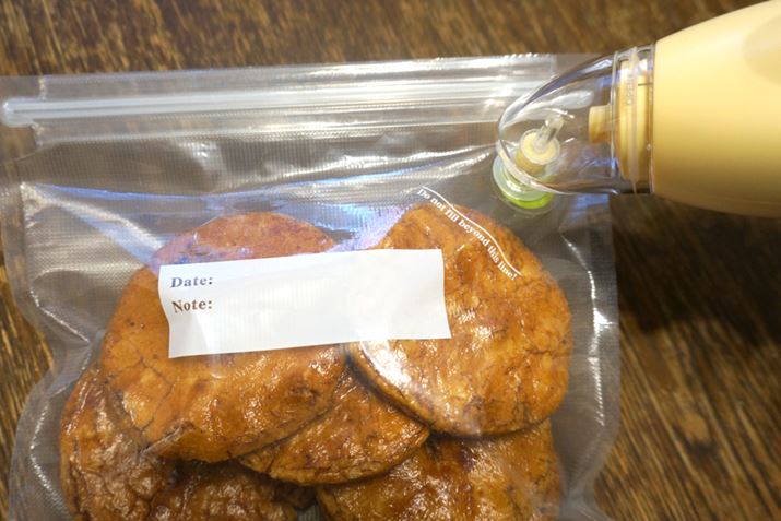 �{�̂̋z������܂́uAIR VALVE�v�ɐ����ɓ��Ă�̂��R�c