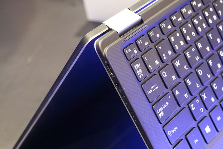 Thunderbolt 3ΉUSB 3.1 Type-C𓋍