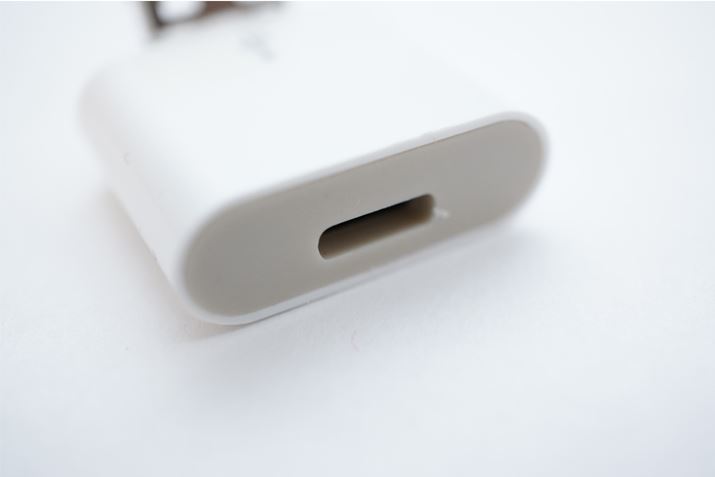 㕔ɂiType-C{̂Ɛڑ邽߂USB Type-CRlN^iXjڂĂ܂