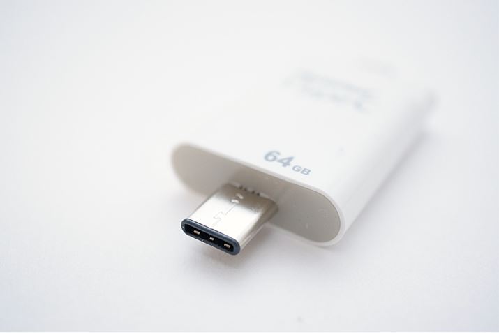 ɂUSB Type-CB{̂ɂ͂2̃RlN^ڂĂ܂