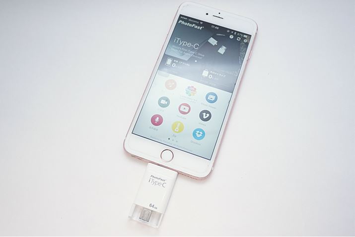 iPhone 6s PlusɐڑĂ݂܂BiPhoneŎgp邾łΕϊA_v^[͕svł