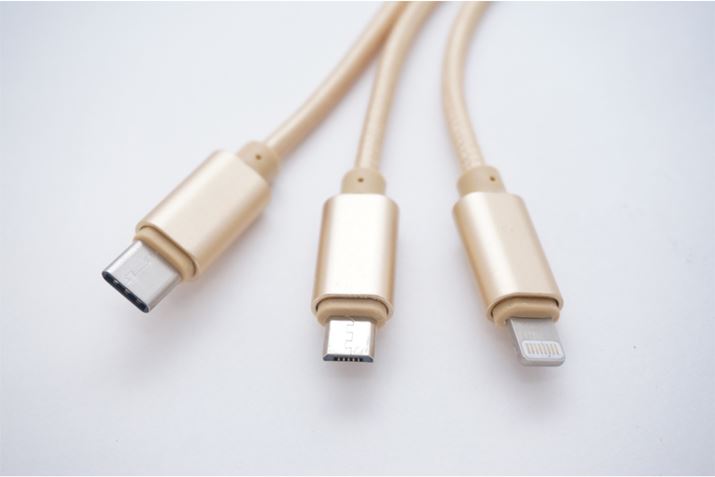 ꂪOAƂ3ނ̃RlN^łB܂ŃLOMĥ悤łˁI