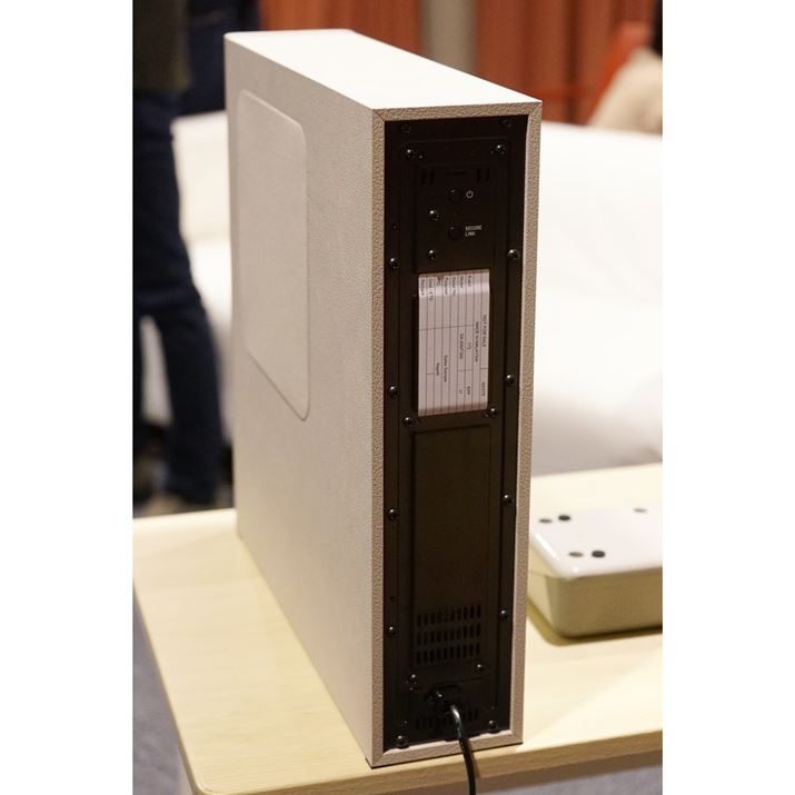 HT-MT500Ƃ͈قȂATuE[n[̓dP[u͌Œ莮