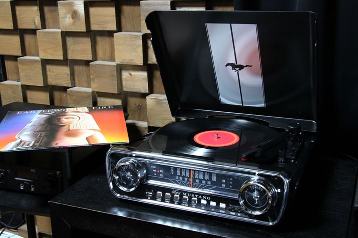 ION AudiouMustang LP BKv