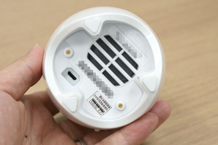 ʂɃXs[J[𓋍ڂBmicroUSB|[g͕ێT[rXp