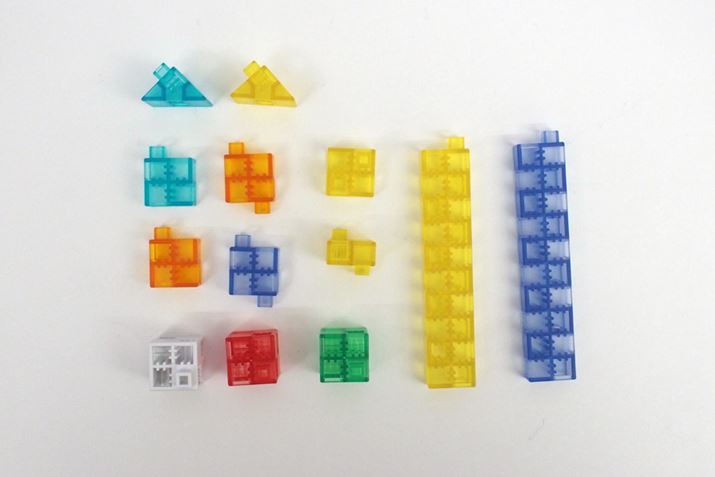 KOOṼJ[ubNB`̂ƂȂ7ނ̃p[c̑gݍ킹āA܂܂ȃ{bg𑢌`