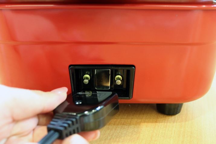 �R�[�h�̓}�O�l�b�g���ŒE���\�B������1.8m