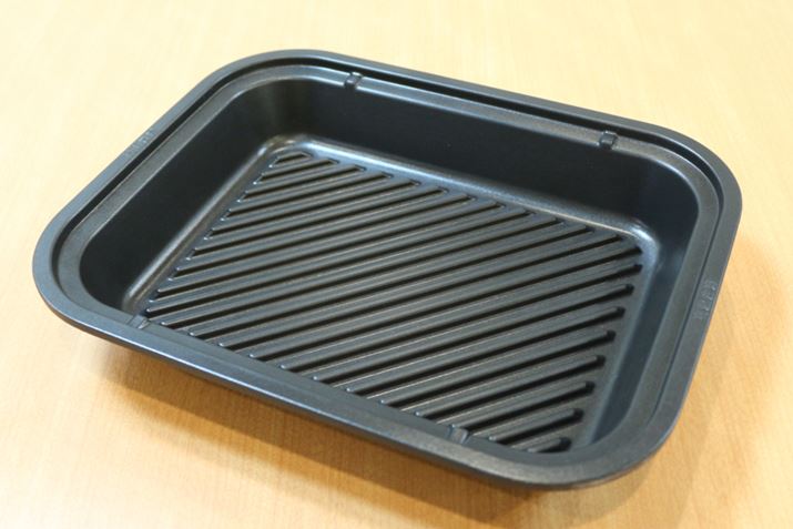 �O�����v���[�g�uCRK-B010�v�̉��i��2,700�~�i�ō��j�B�T�C�Y��19.6�i�c�j×26.4�i���jcm�ŁA�[����3.9cm