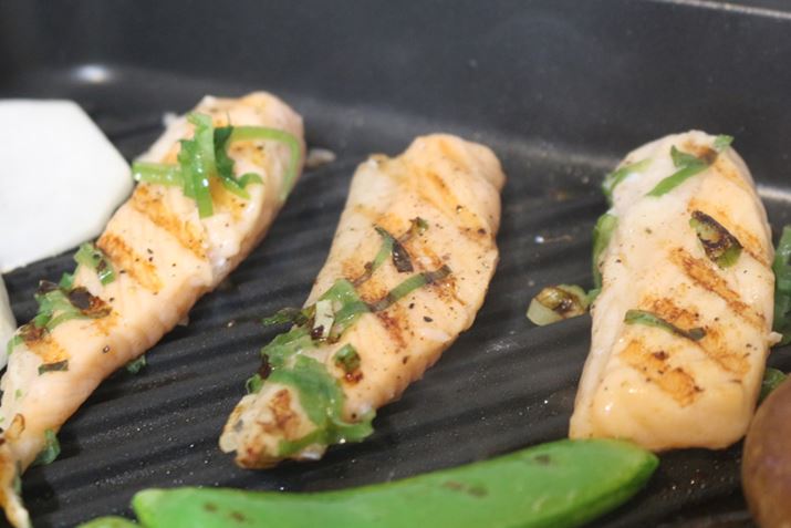 ���̃n���X����������ɏĂ��āA�ǂ�ǂ�]���Ȗ������������ʁc�c