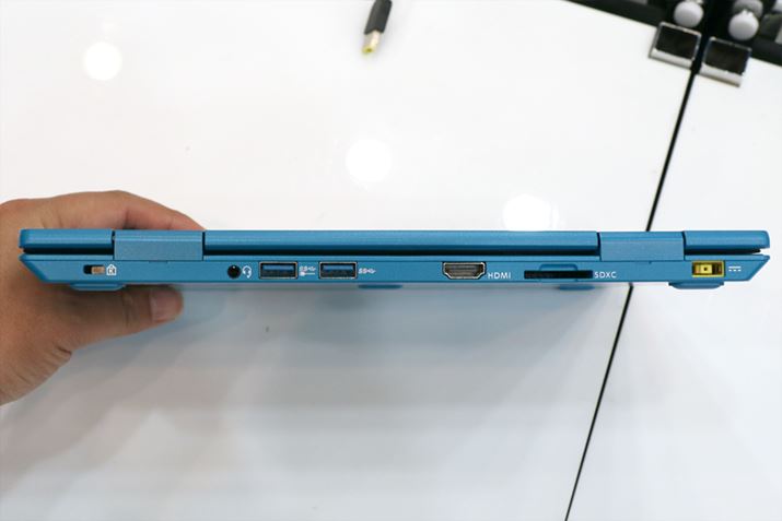 OC^[tFCX͔wʂɂׂēڂ