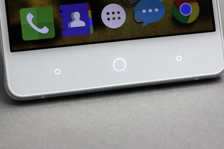 ʉɂ̓^b`ZT[̑{^zuBvbV{^͍̗pĂȂ