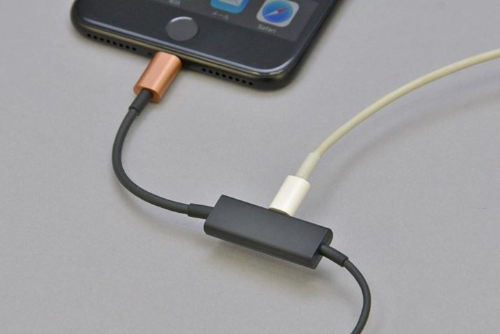 RAYZ Plus LightningRlN^[LightningP[uڑ邱ƂŁA[dȂ特yĐy߂