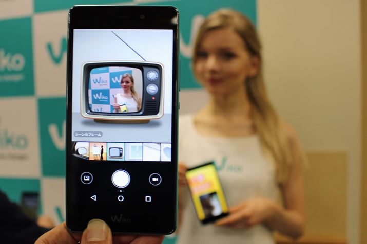 �v���Z�b�g���ꂽ�摜�Ǝʐ^���d�˂�u�t���[���v�B�e�@�\������