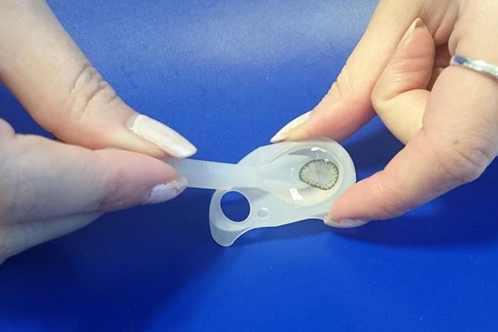 R^NgYXeBbNłグ܂iRƋzt܂j