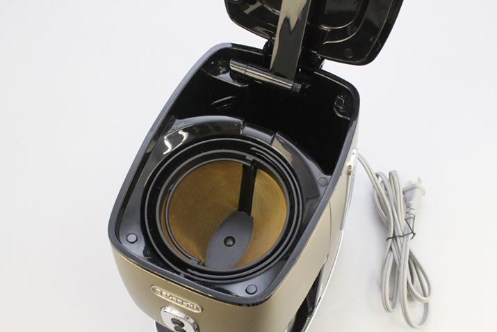 㕔̃t^JƁAOɃR[q[Zbg钊oAɐ^N܂