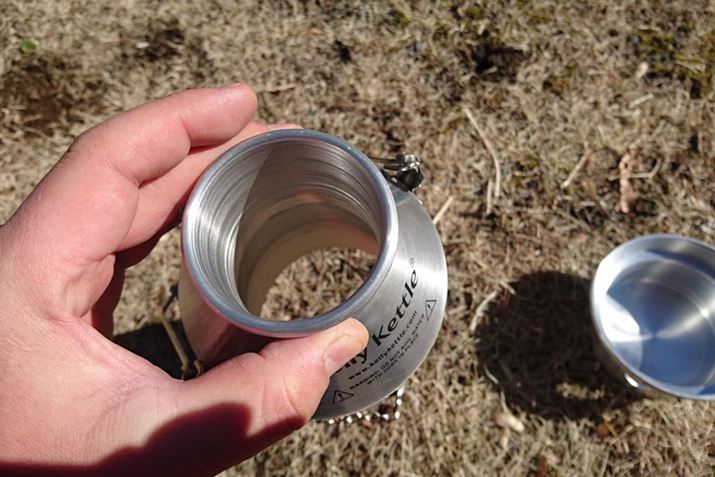 ォ猩ƁA^񒆂͋󓴂ɂȂĂ܂