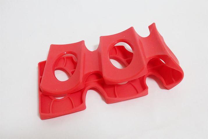 ꌩ̕ϓNȂȃVR̃z_[łA͂ƂXOmI