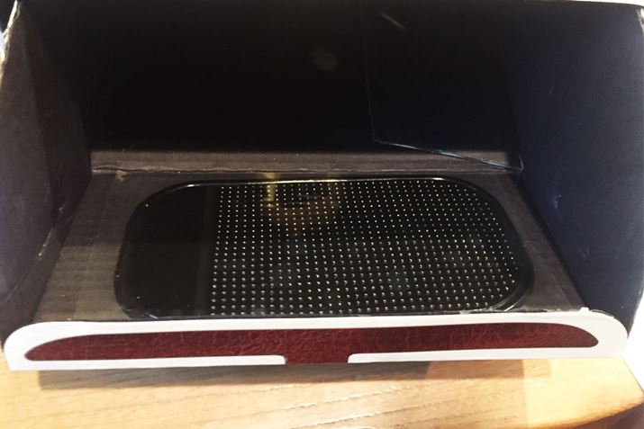 ̂̂قɃX}z\tāAĐ܂