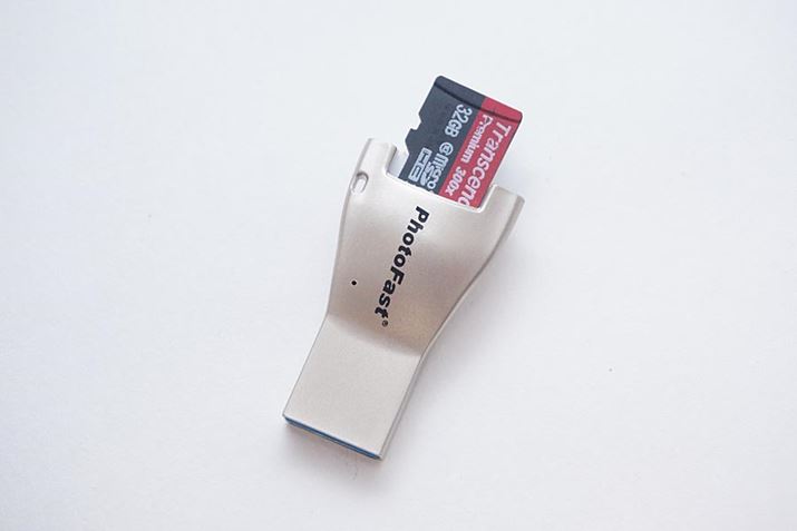 microSDJ[hLightningRlN^}܂