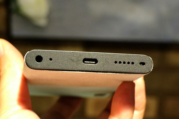 OC^[tFCXƃXs[J[̌͒ʂɈɔzuBʂ̂HɕςĂ