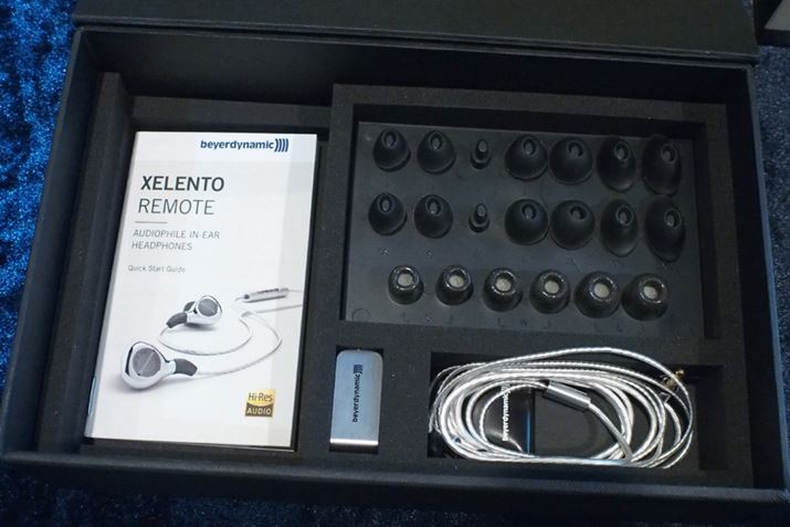 �t���i�B�P�[�u���́A�X�}�[�g�t�H���p�̃����R���t���P�[�u���̂ق��ɁA�ʏ�̃����R���Ȃ����f�����t������