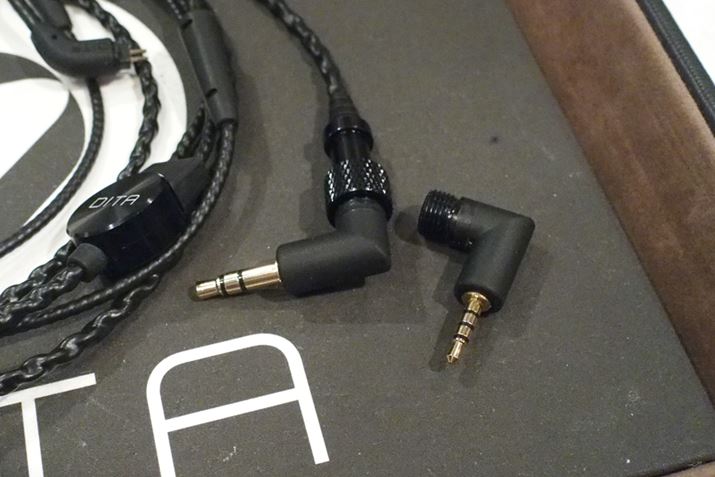 �v���O�����́ADITA DREAM�Ɠ���Awesome Plug