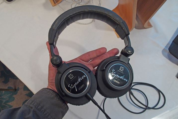 ULTRASONE�uSignature Studio�v�B������4������\�肵�Ă���