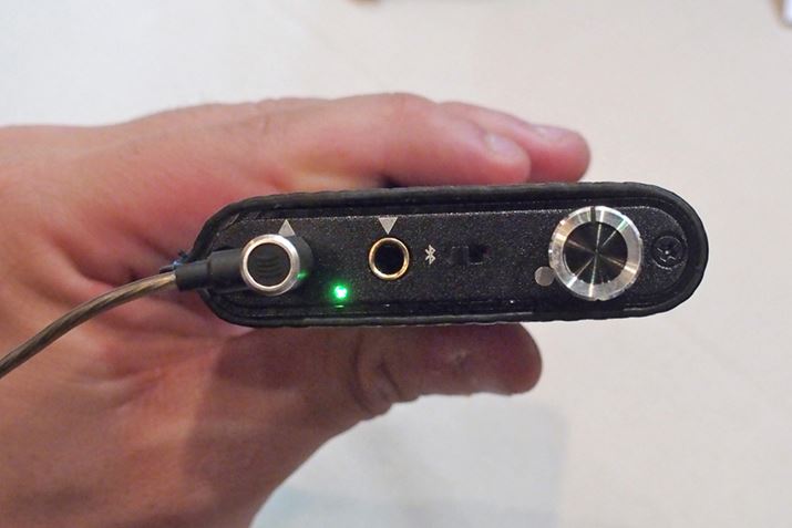 Bluetooth�̒ʐM�󋵂�������悤�ɁALED�C���W�Q�[�^�[������