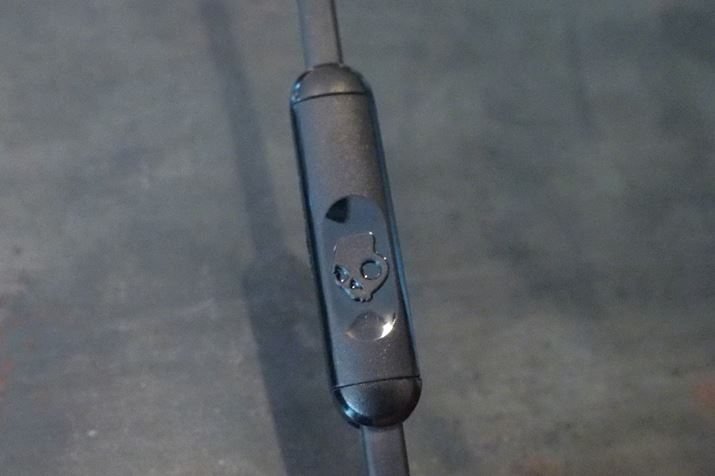 t̗LP[uɂ́A{^^CṽCCRpӂĂ