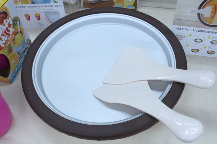 �A���~�j�E���������̃v���[�g�ɁA��p�̂ւ炪2�{�t������B�g�p�ɓd���͕K�v�Ȃ�