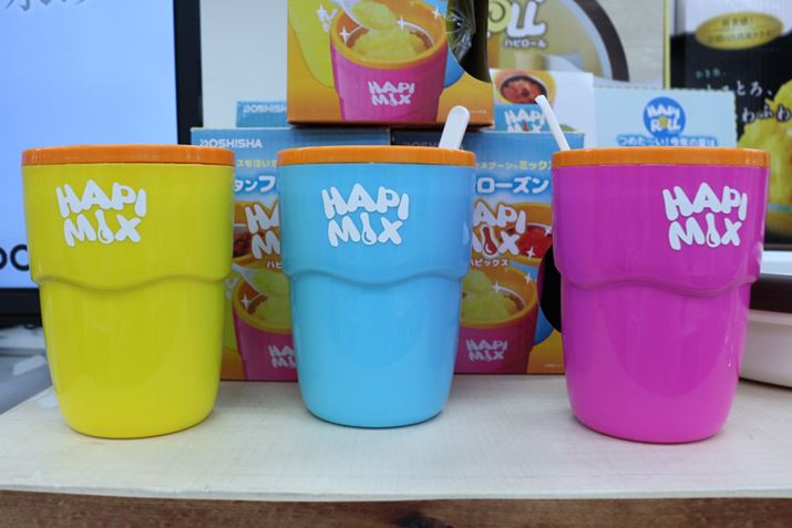 �J���[�̓C�G���[�A�u���[�A�s���N��3�F���p�ӂ����