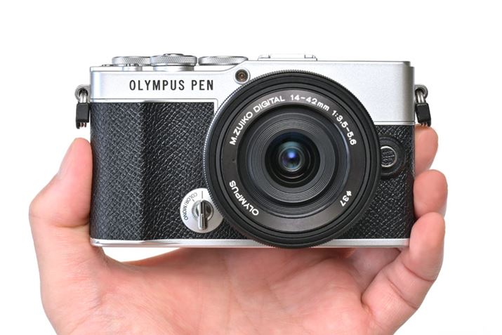 OMfW^\[VYuPEN E-P7v̓{fB5u␳𓋍ڂȂRpNgȃTCYĂ܂