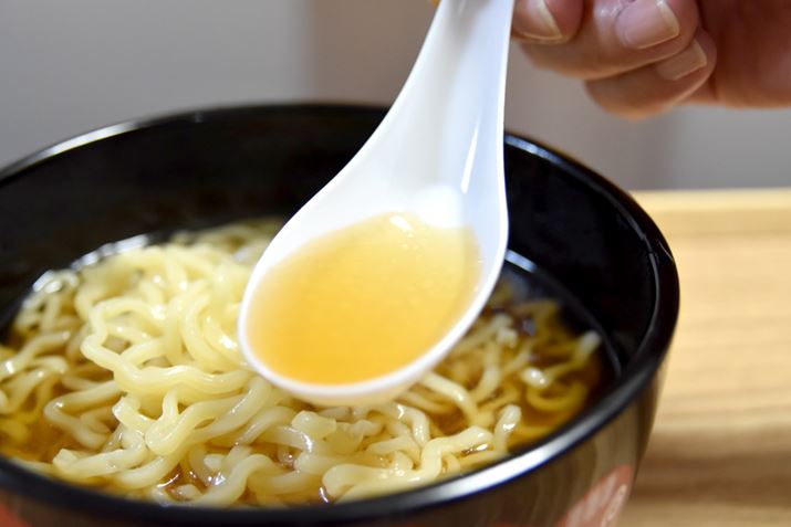 X[v͂ςƂĂāAXŐHׂ쑽[̂