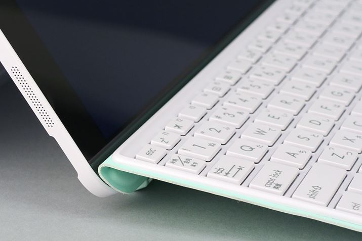 L[{[hJo[͐ڑ܂ȂƁA^CsO₷悤ɃL[{[hɊpx