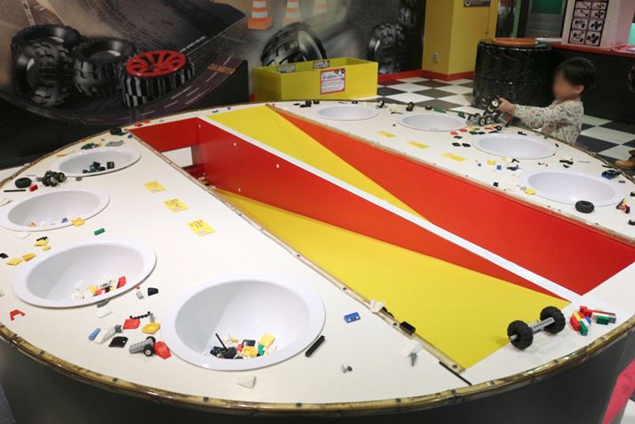 ̃p[cBԂ̑łȂAfUCsł܂