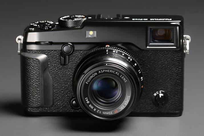 JF2̃RpNgȕWYBX-Pro2ƃfUC}b`Ă