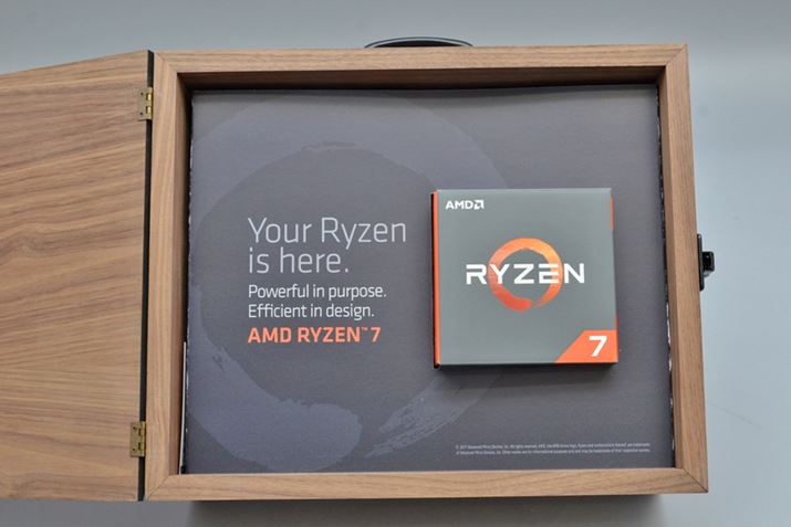 ɂCPÛقA}U[{[hA[ƂKvȋ@ނׂēĂ