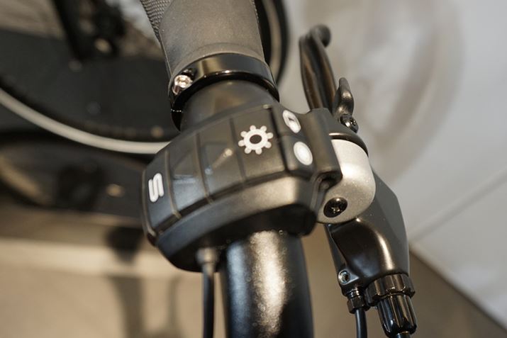 ̃nhɂ̓AVXg[h̕ύXtpl̃obNCg_{^𓋍