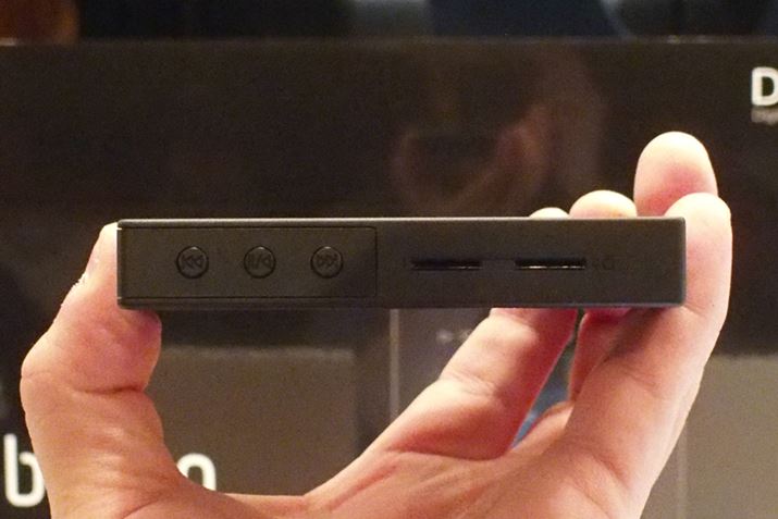 DP-S1̖{̍ʁBĐ/ȑ/Ȗ߂ɑΉ{^AmicroSD[J[hXbg