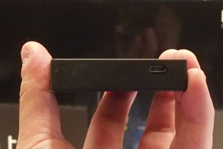 DP-S1̖{̉ɂ́A[df[^ʐMpmicorUSB|[gpӂĂ