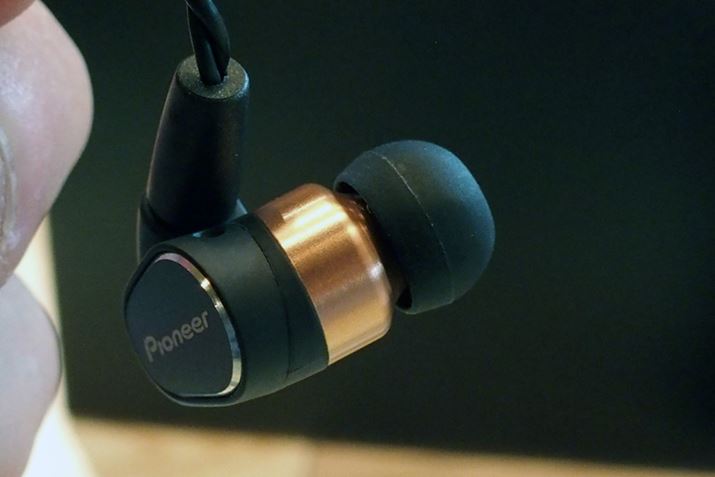 SE-CH9T̃mYB2ނ̋g2w\̗pAsvȋU}Ă