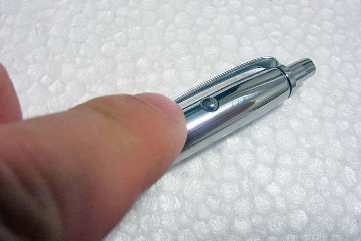 cô̓mbNŁA{̂ɂ郊[X{^ƁAcɈ݂܂