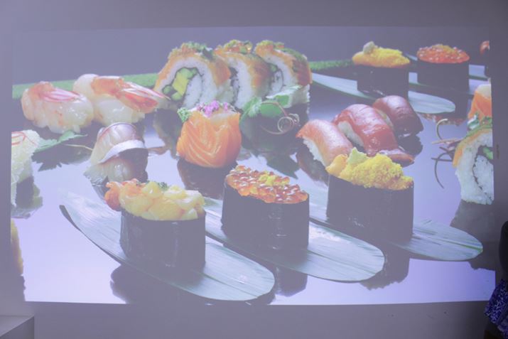 邢ԂłAPx̂߉f̐Fʂ͑N₩