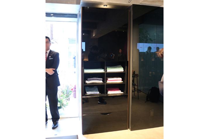 ܂ꂽ󕨂AޕʂɎdꂽԂŎpiC[Wj