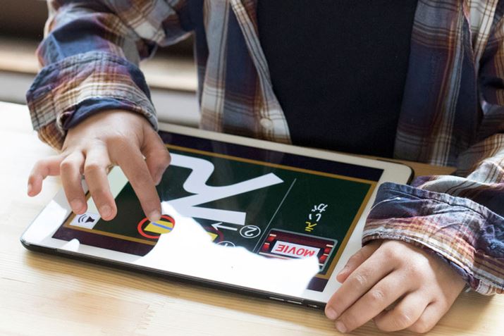 ʏ̃^ubgłAiPad́ut@~[LvGoogléuGoogle LbYXy[XvgƂŁAqǂ́uLbY[hv𗘗pł܂