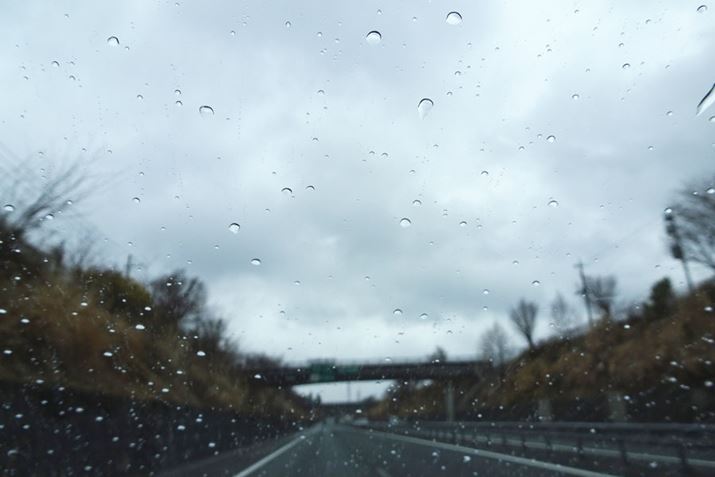 80kmȉł́AJ͂p[͂╨܂񂪁A@Ȃ莋E͒fRǍDł