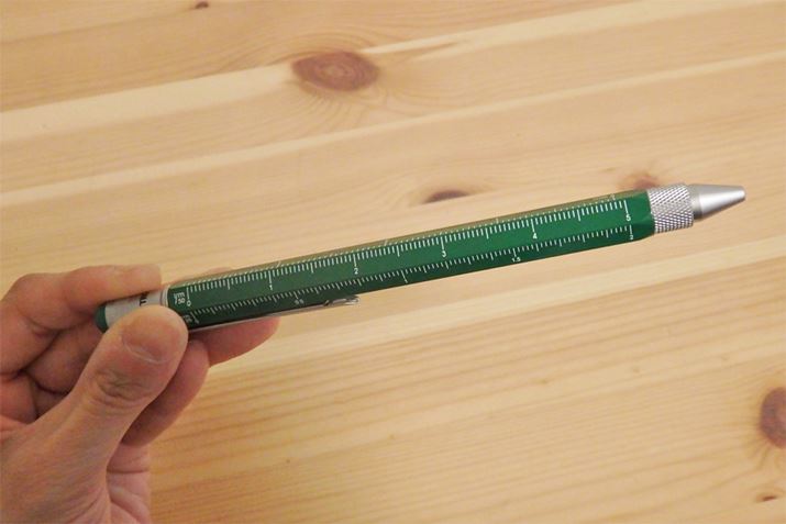 ̖ڐ肪KɁB4̖ʂ͂ꂼkڂقȂXP[Ő}ɕ֗