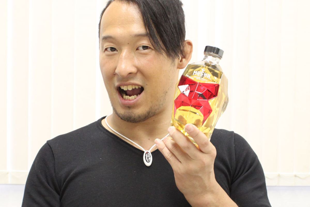 プロレスファン待望!? 覆面レスラー型のテキーラ「ムチャリガ」で乾杯！ - 価格.comマガジン